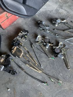 2014 Toyota Camry window regulator door locks door panel front n rear door window have it all let me know what you need