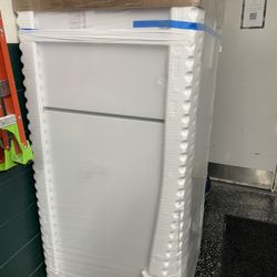 Whirlpool refrigerator new