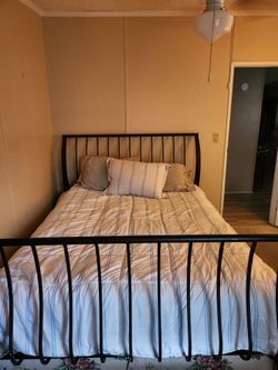 Queen Iron Sleigh bed