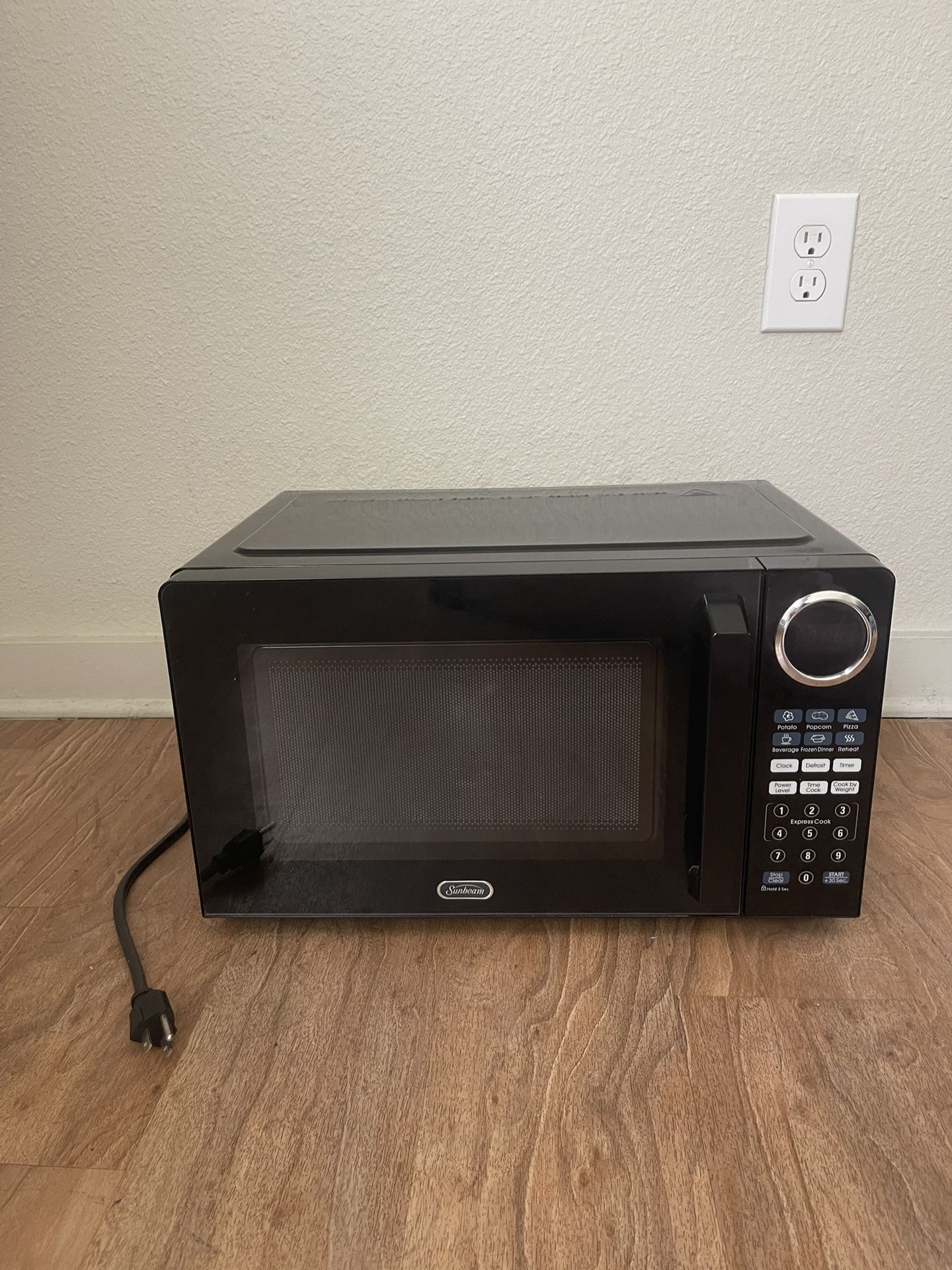 Sunbeam Microwave – 900W Output