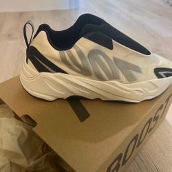 Yeezy 700 Brand New