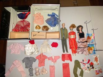 Vtg 1962 Barbie Doll PonyTail Carry Case Barbies Ken clothing accessories