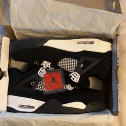 JORDAN 4 WHITE THUNDER