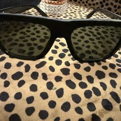 Gucci Black Aviator Sunglasses w/ Gold Logo — Excellent Condition + Case 