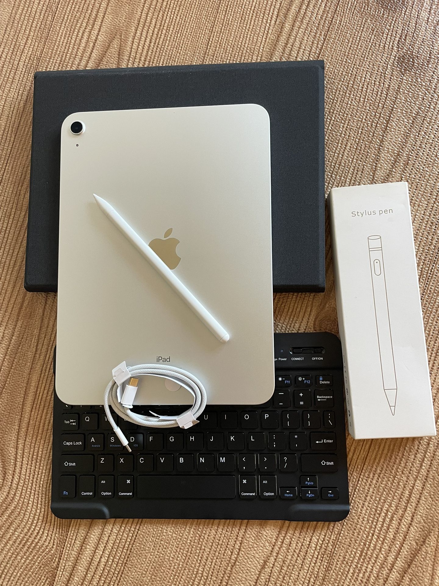 Apple iPad 10th Generation 256GB  With  Keyboard case and Pencil 