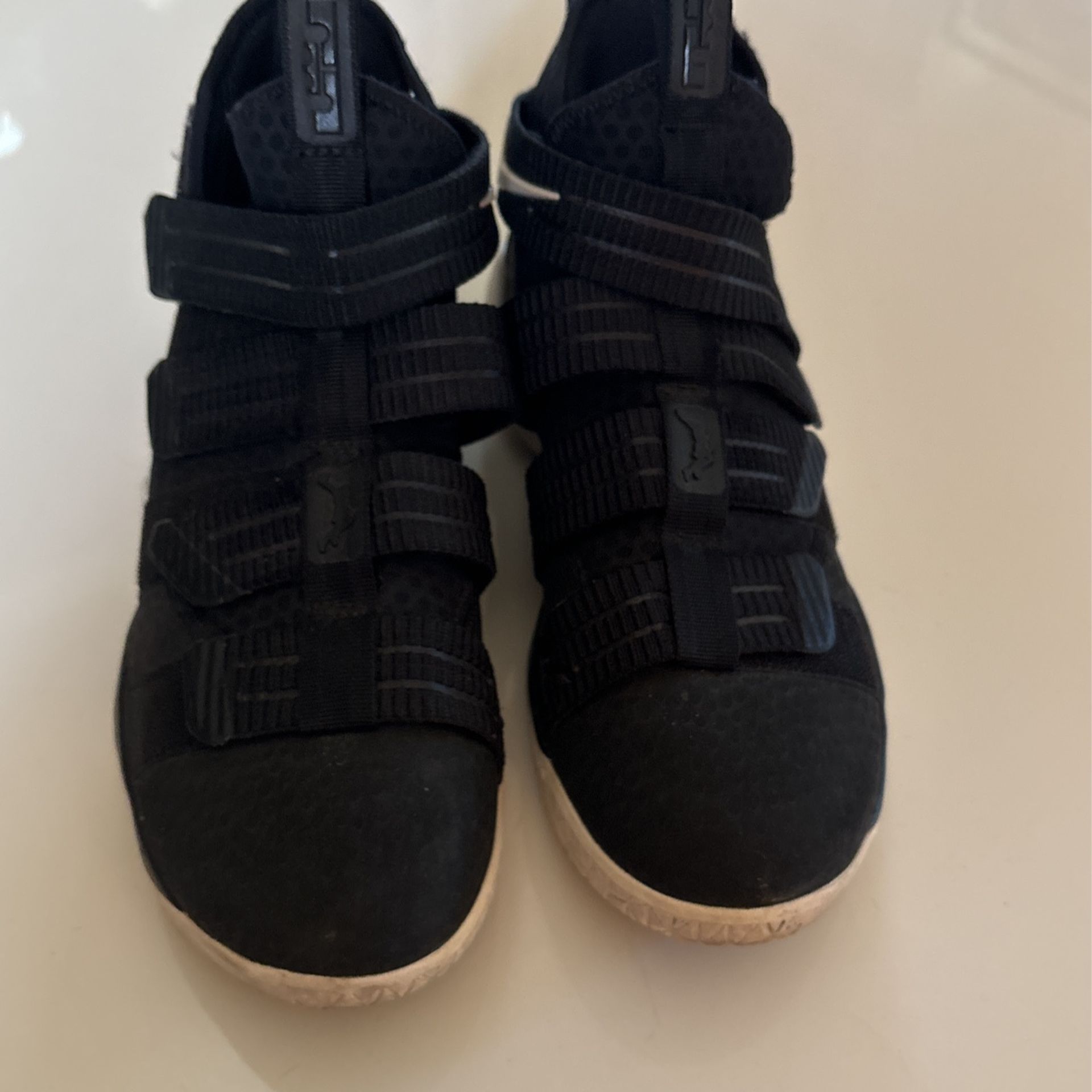 Lebron Tennis Shoes