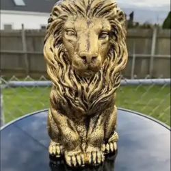 Golden Bookshelf, Lion Statue 
