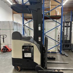 Crown, Reach Truck/ Forklift