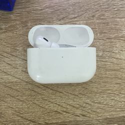 AirPods Pro 2 Only Has 1 Earbud But Still Very Useful
