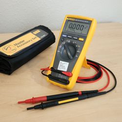Fluke 179 RMS Multimeter with Fluke TLK-225 Leads and Accessories