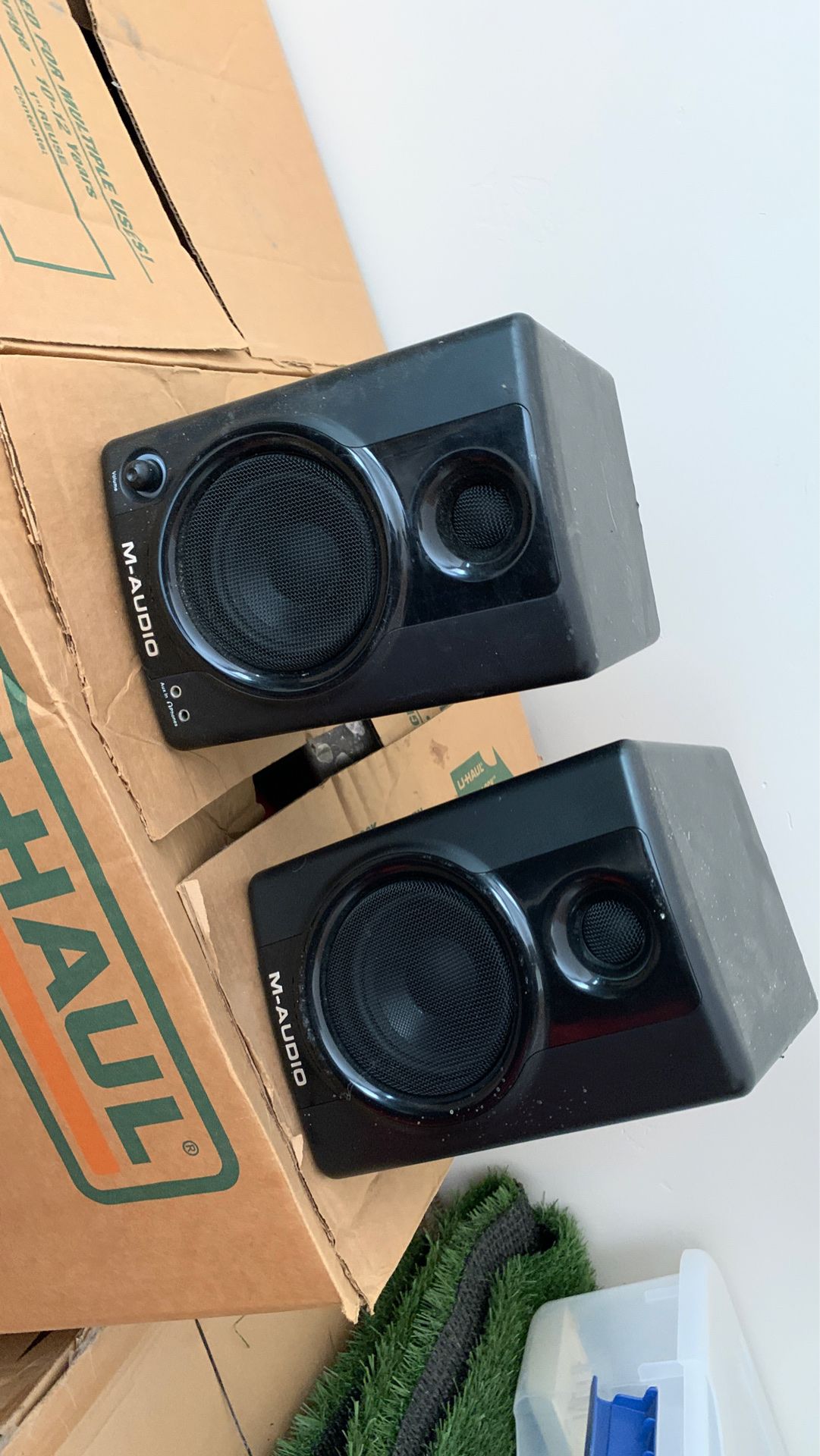 Maudio studiophile AV40 powered monitor and speaker for Sale in
