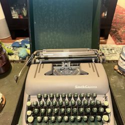 50’s Smith Corona Silent Super Portable Typewriter 