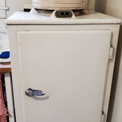 Working Antique GE Refrigerator c. 1930s