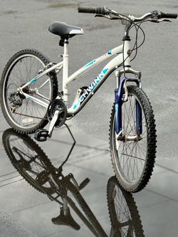 Schwinn Mountain Bike White and Blue! 24” tires/ frame 15”/ Aluminum frame!