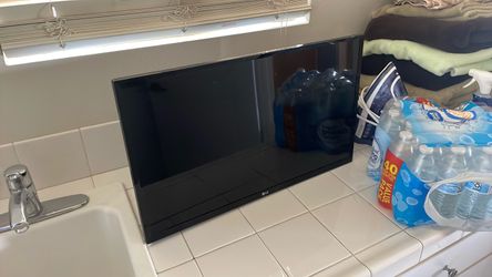 LG Flat Screen TV 28”