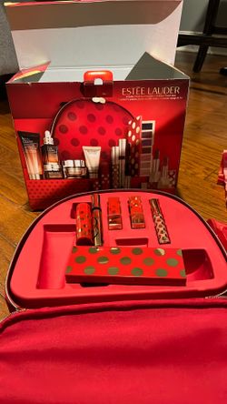 Estée Lauder 2025 Holiday Bag All Cosmetics Perfectly Clean 