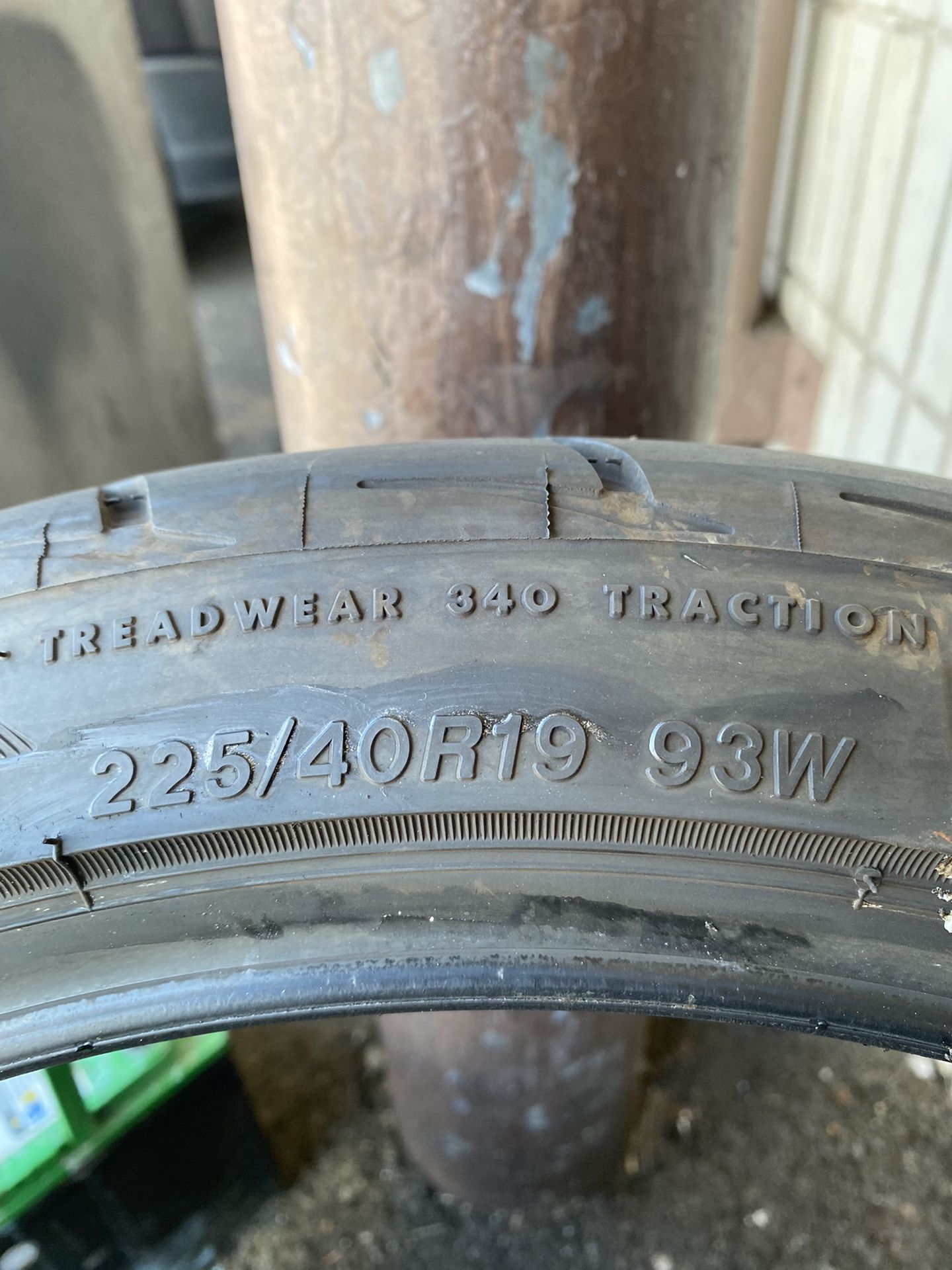 225/40R19  Firehawk Tire