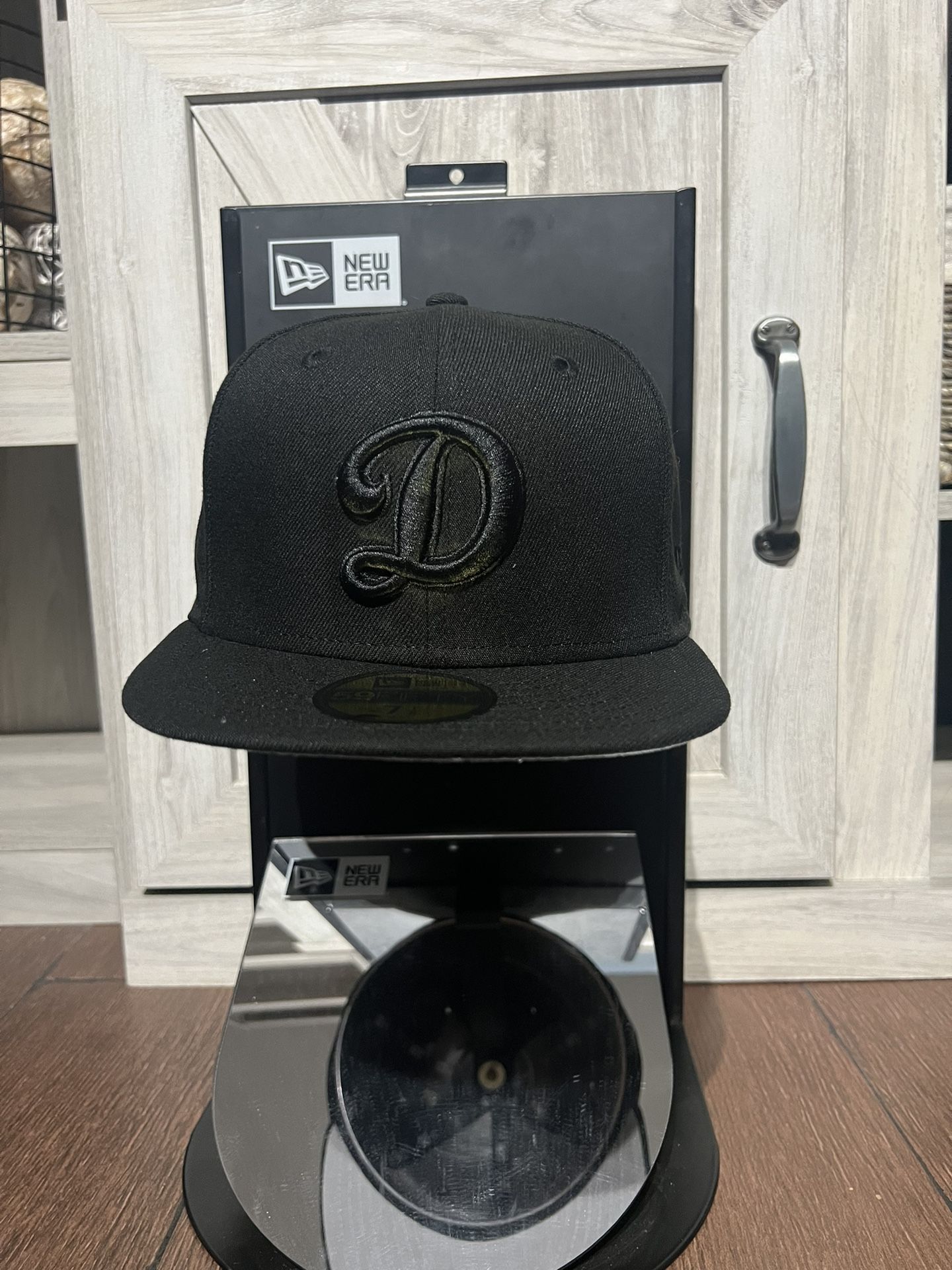 Los Angeles Dodgers āDā Black New Era Fitted Hat