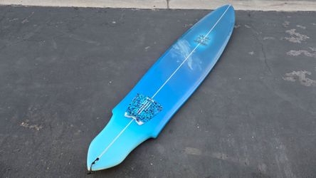 LOOK AT THIS SURFBOARD!