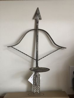 Arrow candle holder