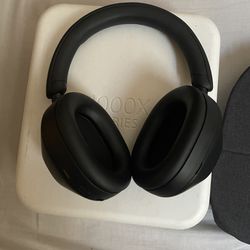 SONY WH-1000MX5 Headphones Like New 
