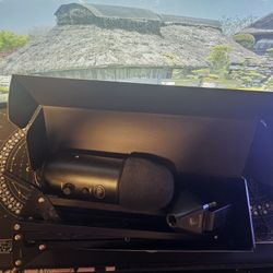 Blue Yeti w/mic arm and pop Filter