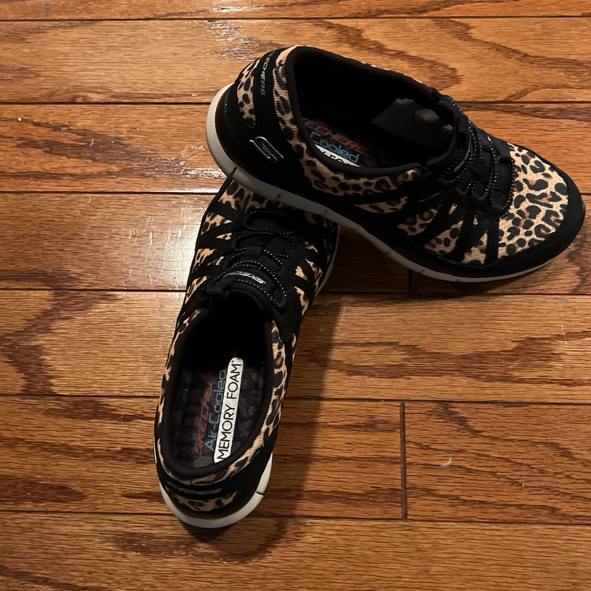 New Sketchers Size 8 Woman’s