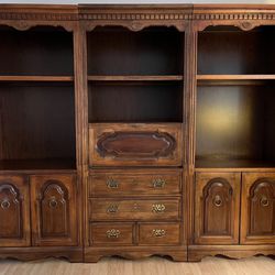 Bookshelves / Wall Cabinets 