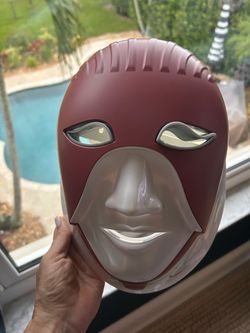 Cleo light red light face mask