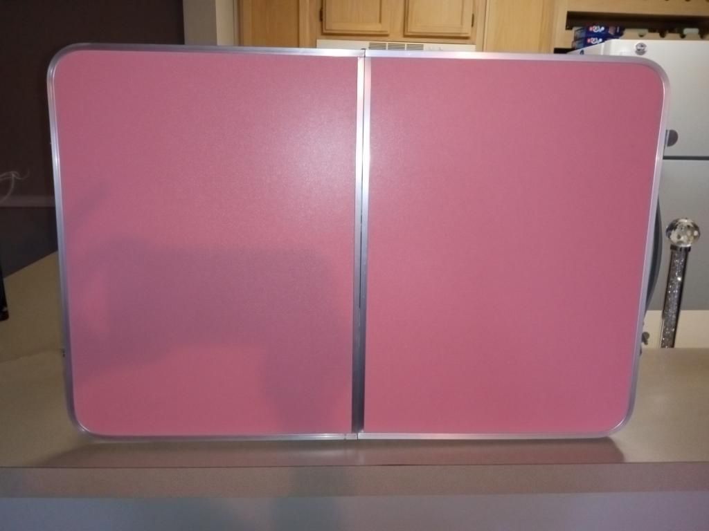 FOLDING TABLE 