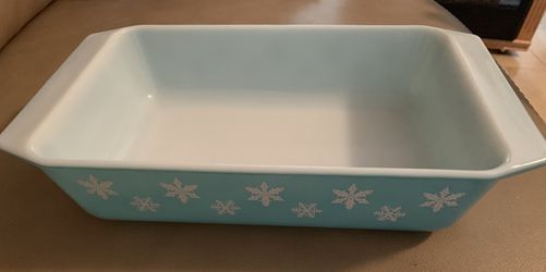 1950’s Pyrex Turquoise Snowflake Casserole