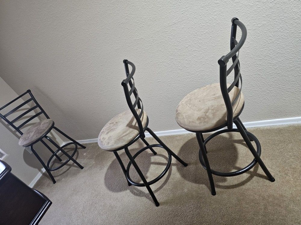 3 tall chairs.