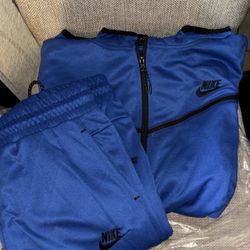 2XL NIKE TECHS BUY NOW FULL SETS