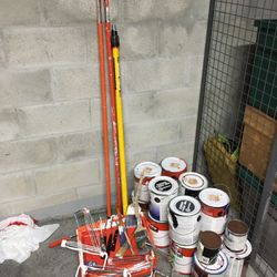 Painting supplies + assorted latex paint /herramienta de pintura