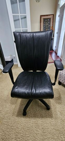 LEATHER OFFICE CHAIR
