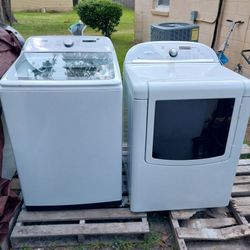 Samsung Washer And Whirlpool Cabrio Dryer Set