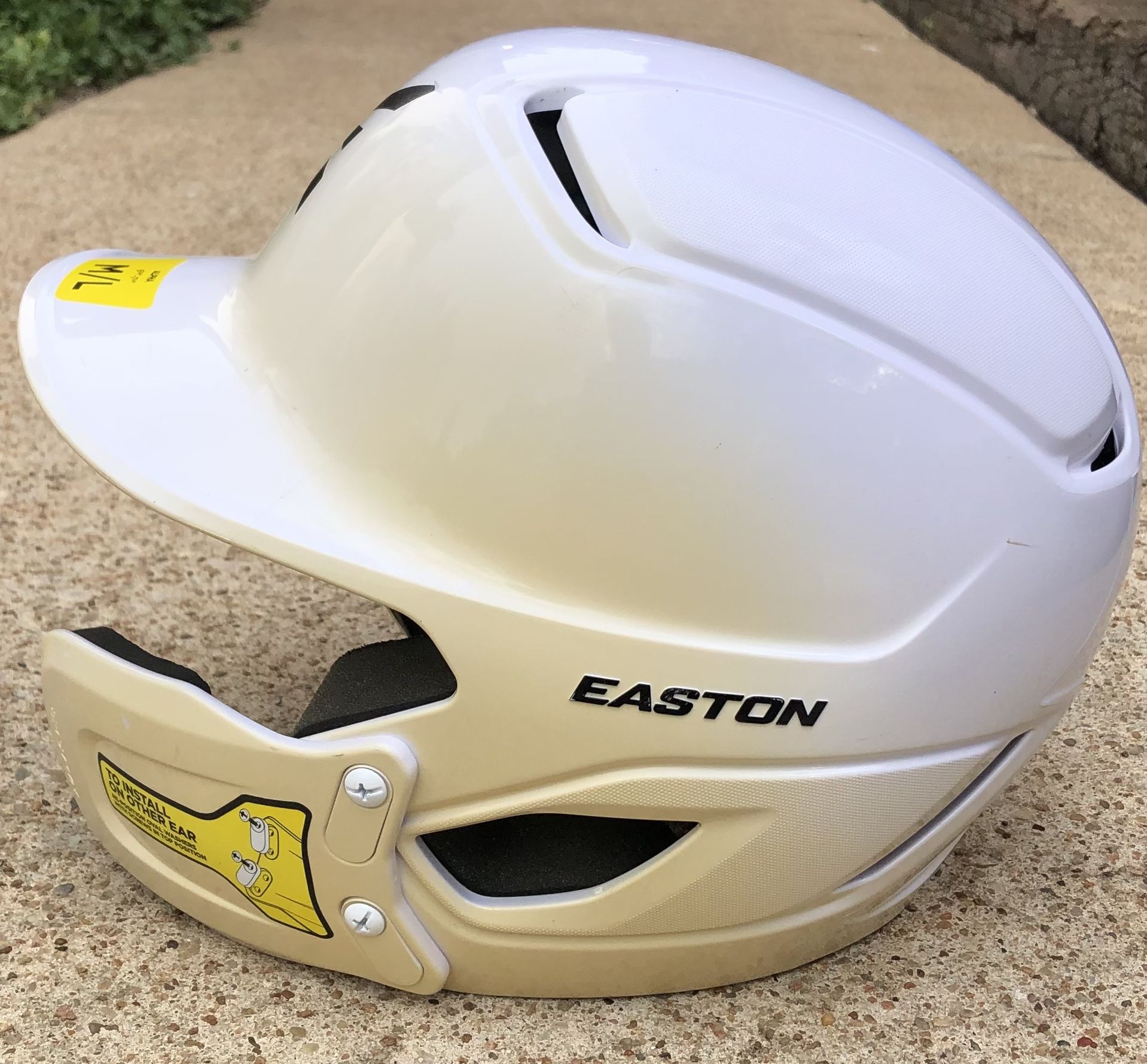 Easton ALPHA Helmet w/jaw guard