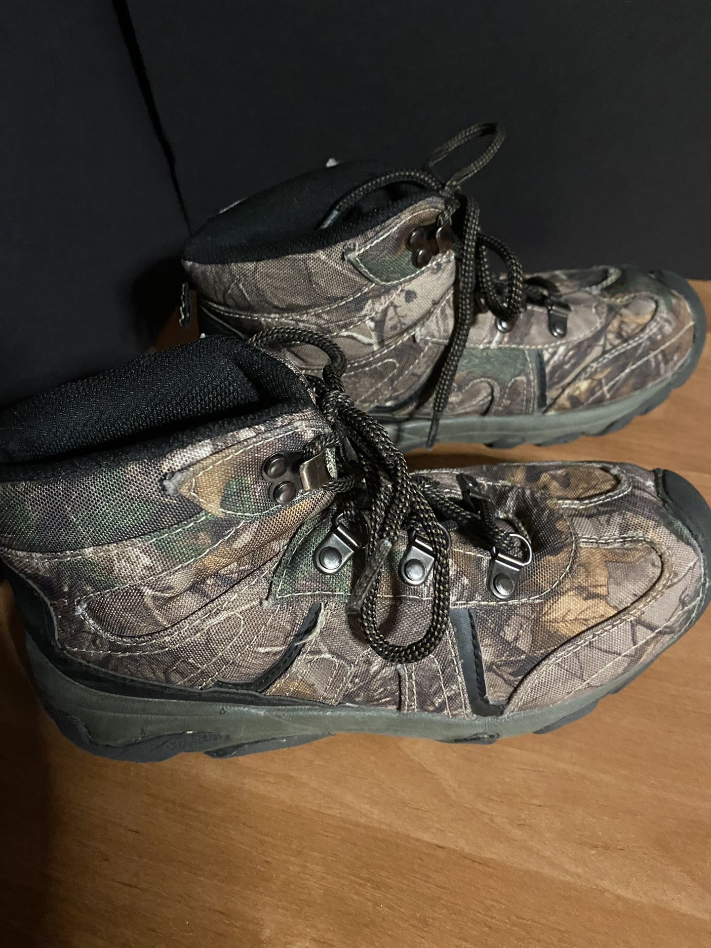 Boys Size 5 Realtree  AP Camp Hiking Boots