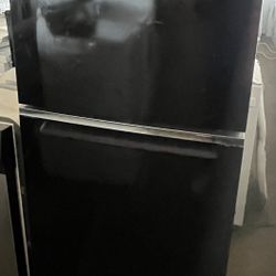 Whirlpool Black Top & Bottom Refrigerator in NC