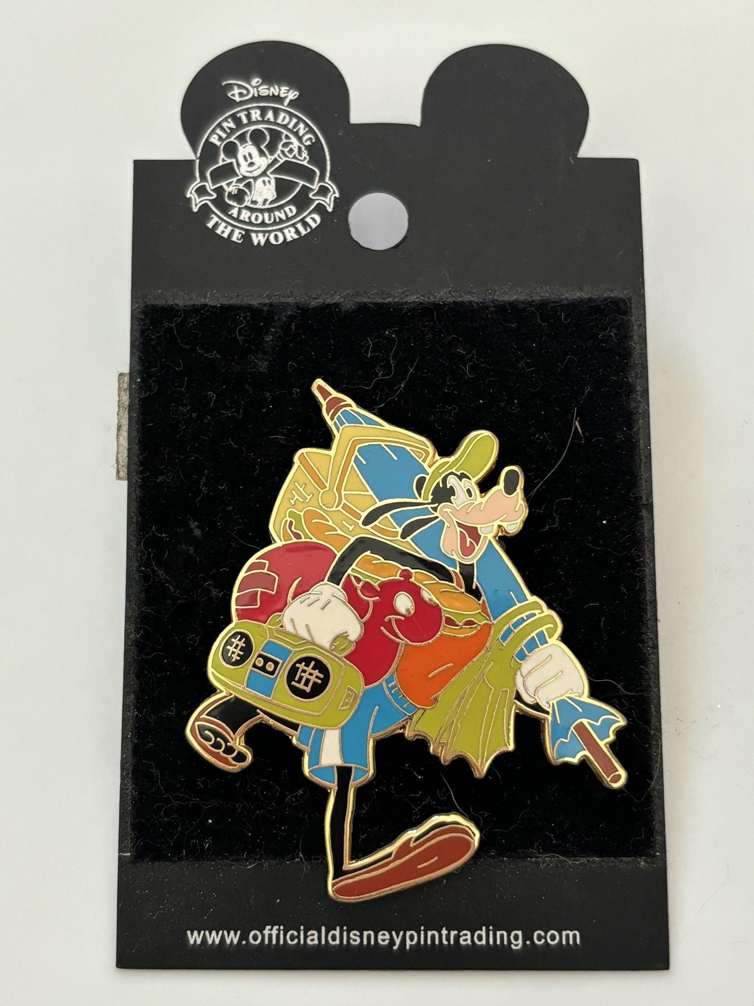 Disneyland Going to the Beach Goofy disney pin