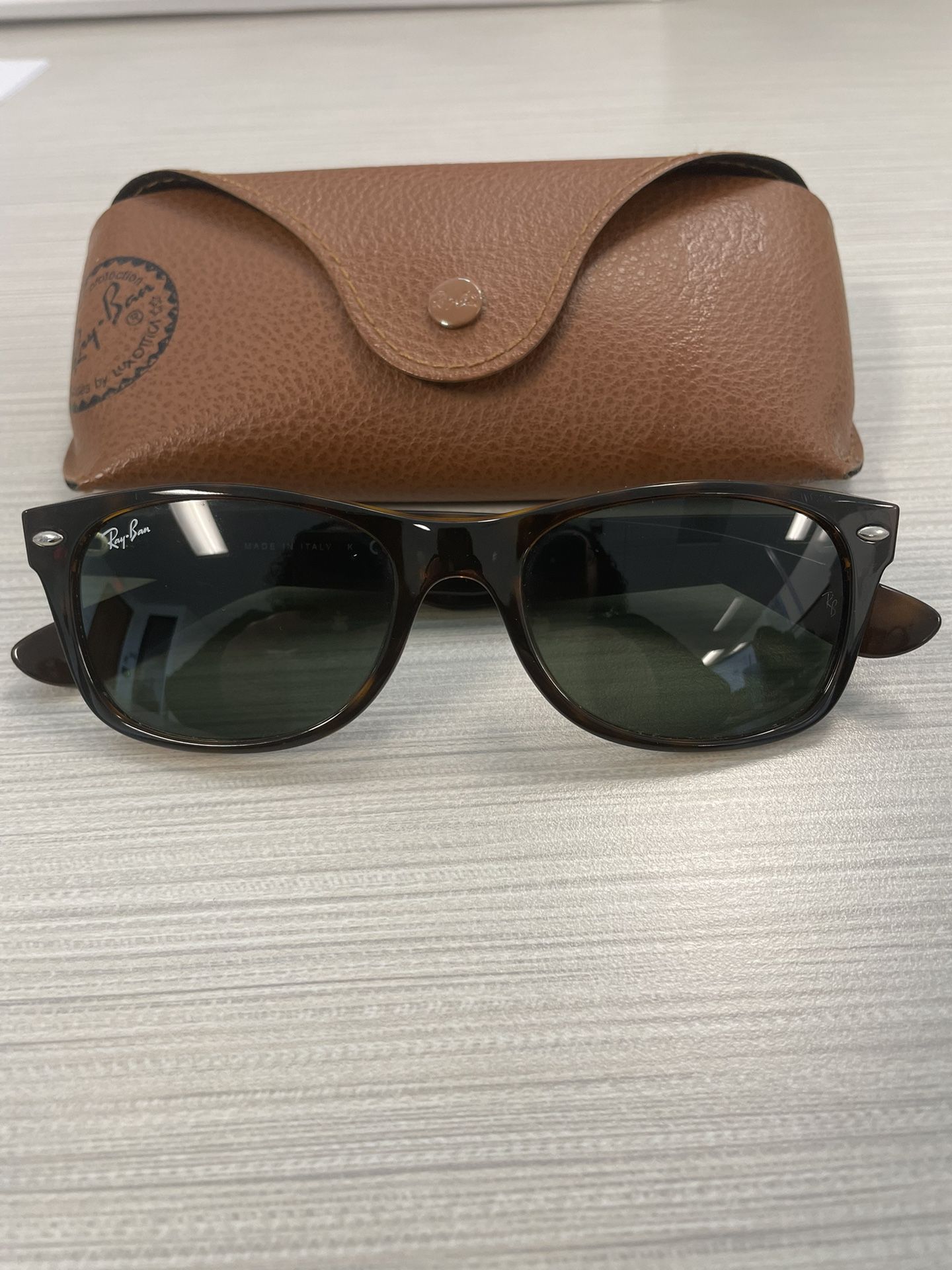 Ray-Ban New Wayfarer In Tortoise Brown With Brown Leather Case