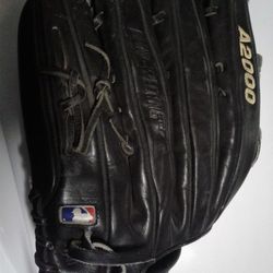 Black A2000 Baseball Glove