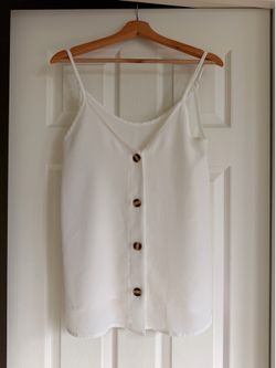 👚 Like-New White Buttoned Front Spaghetti Straps Women’s Size Small Tank Top