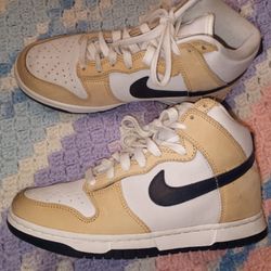 Womens Nike Dunk High Tops Shoes Size 6 Beige Honey Color