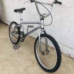 MID SCHOOL BONTRAGER B1 BMX BIKE 