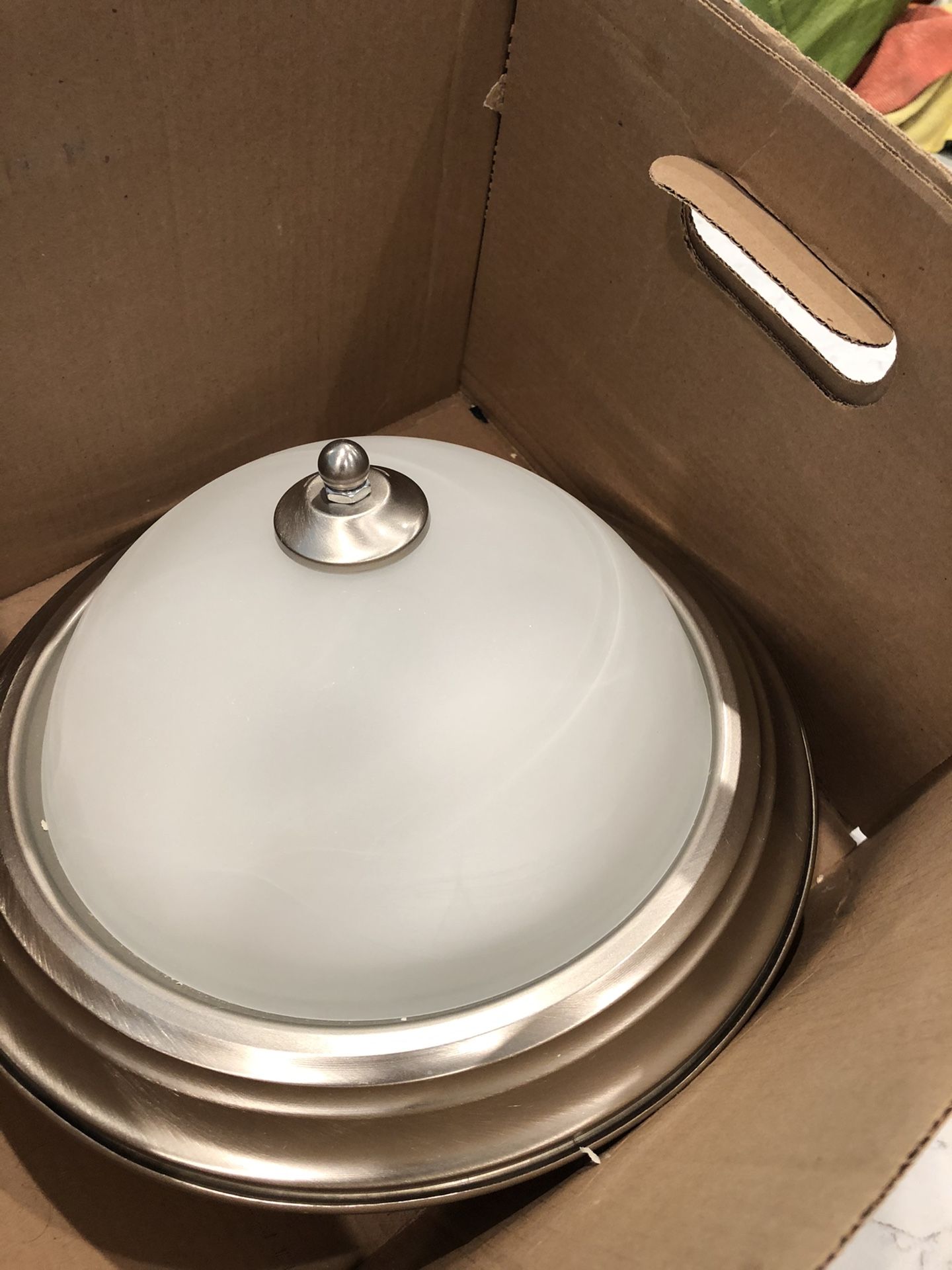 Ceiling light fixture