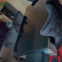 Black table with 6 beautiful chairs