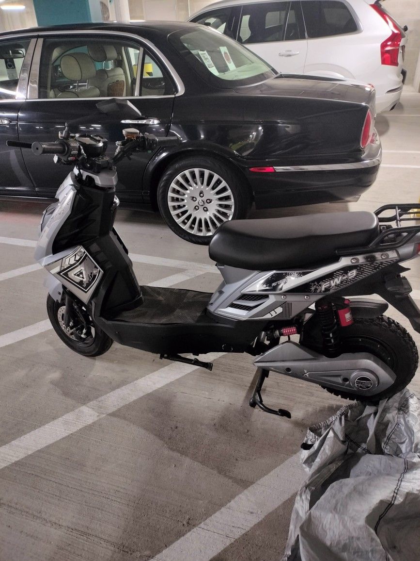 Fly 9 2024 electric moped