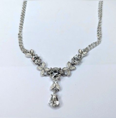 VINTAGE SPARKLING CUBIC ZIRCONIA - Rhinestone Pendant Choker Necklace - 18.5” LN
