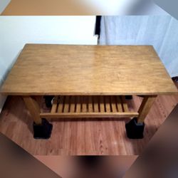 Solid wood coffee table firm sturdy good condition